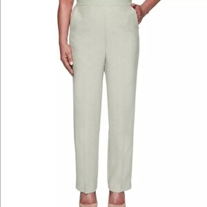 NWT Alfred Dunner Springtime in Paris Proportioned Short in Sage 🌿